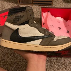Jordan 1 Travis Scott Mocha